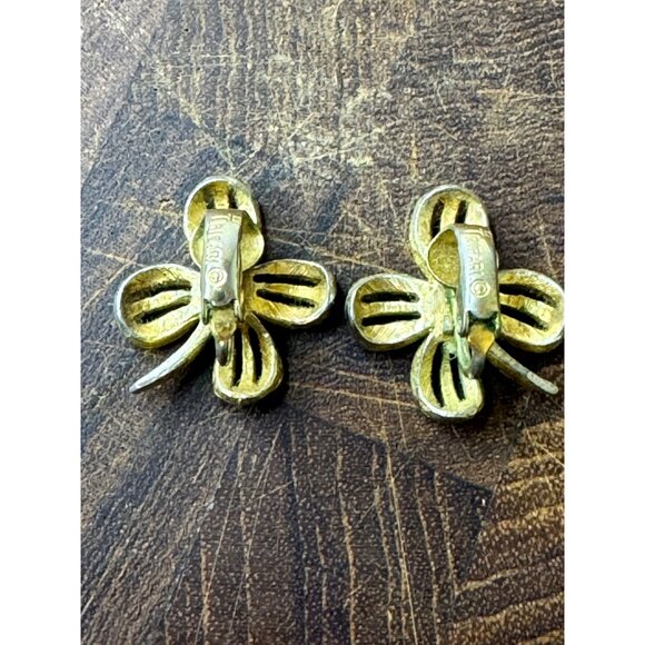 Vintage Crown Trifari Gold-Tone Flower Clip-On Earrings - Picture 4 of 5